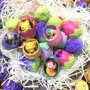 Trứng nở Hatchimals hoa hồng